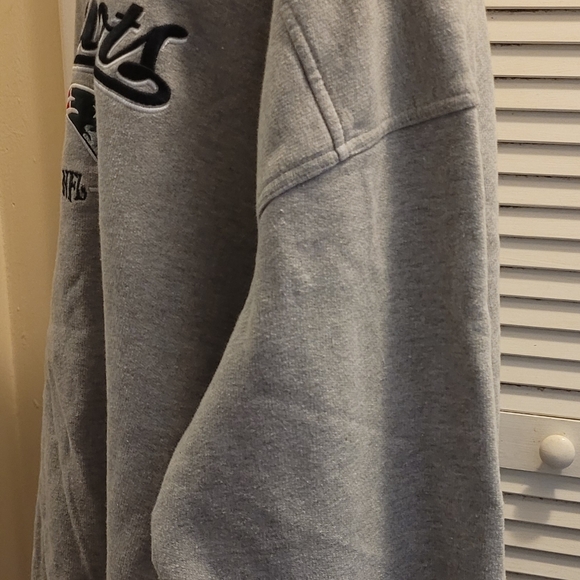 Gently used- Vintage Men's NFL PATRIOTS Gray PULLOVER SWEATER. Fits XXLarge - Picture 7 of 10